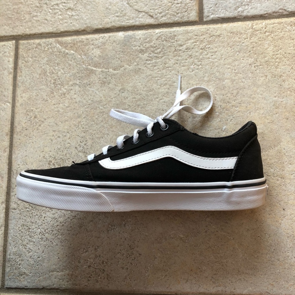Black old skool vans.